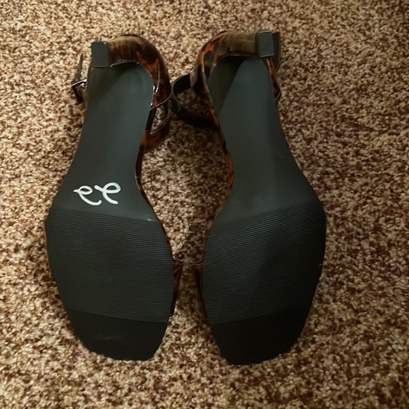 Tortoiseshell Steve Madden heels - Picture 3 of 7